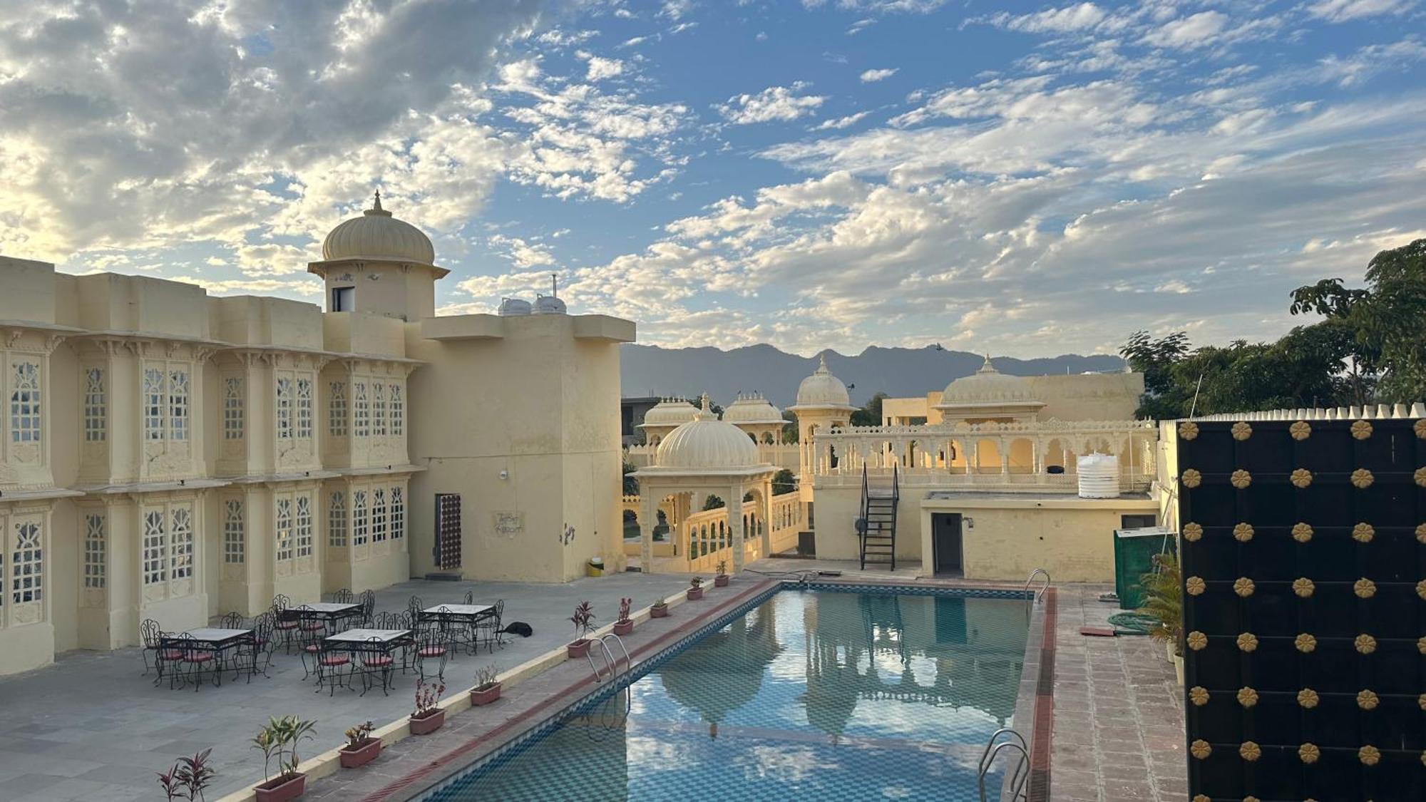 The Burj Resort Luxurious Stay Udaipur Exterior foto